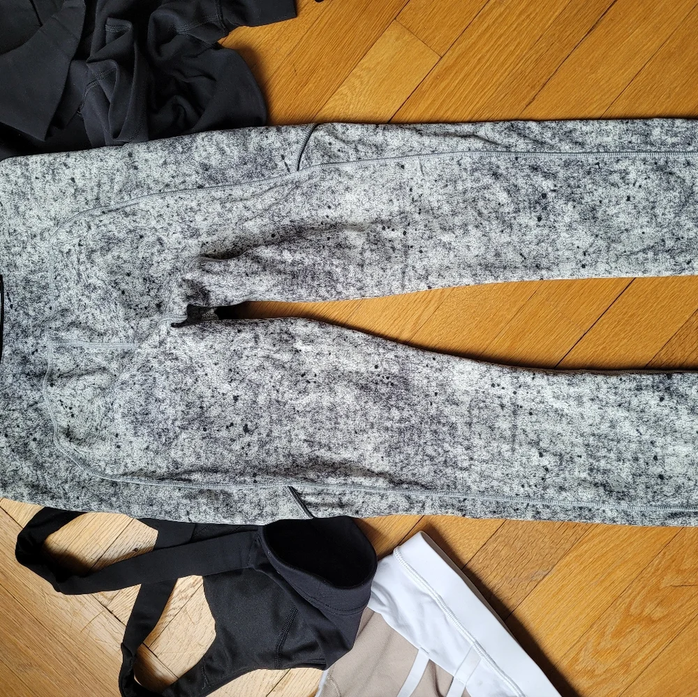 Lululemon 5 Piece Bundle Align Jogger, Bras, Swiftly Tech Tee, Fast & Free Crop - Picture 11 of 16